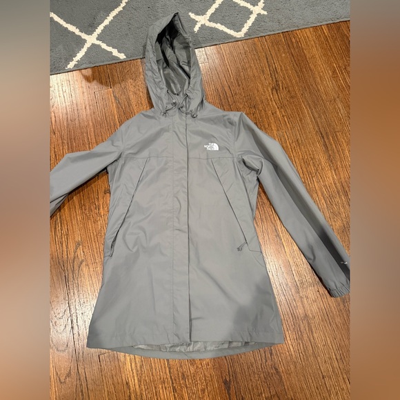 The North Face Women's Antora Rain Parka -Smoked Pearl - Picture 7 of 14